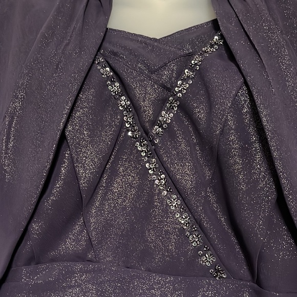 Stunning Evening Dress - Picture 3 of 7